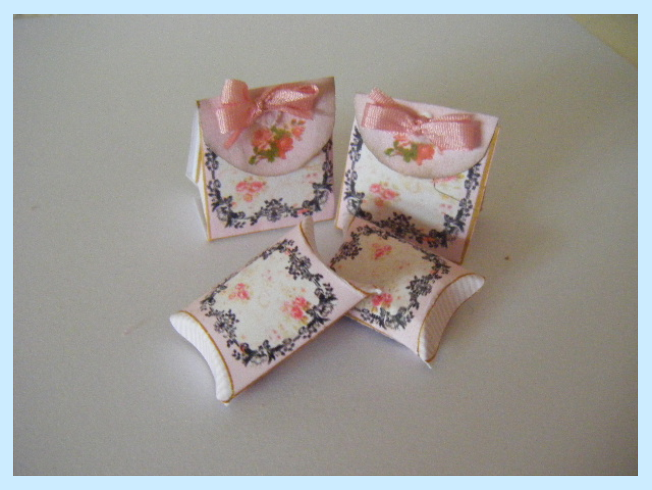 FLORAL PACKETS & PILLOW BOXES KIT